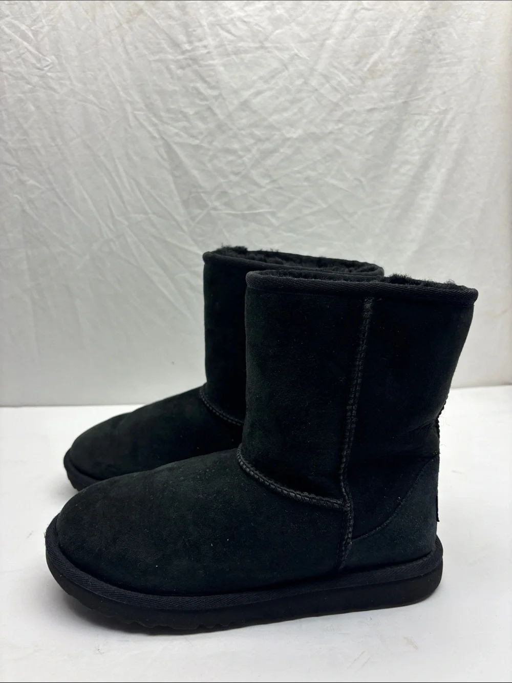 UGG Classic Short Boots, SZ 5 big girl, box 56
